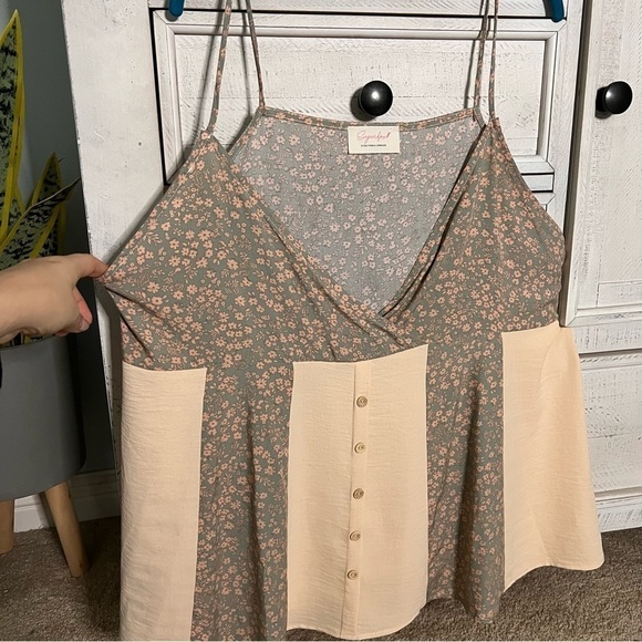 Sugarfox Cream & Floral Color Block Spaghetti Strap Faux Button Front Tank 2XL - Picture 4 of 10